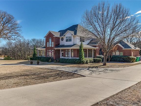 2nd image of 10 Shady Creek Ln