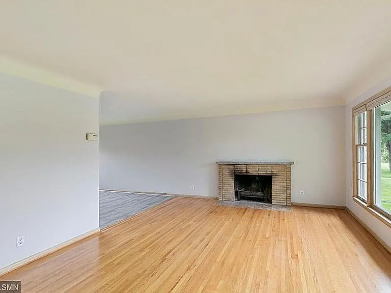 3 Bedroom Single Family Home — Photo 3