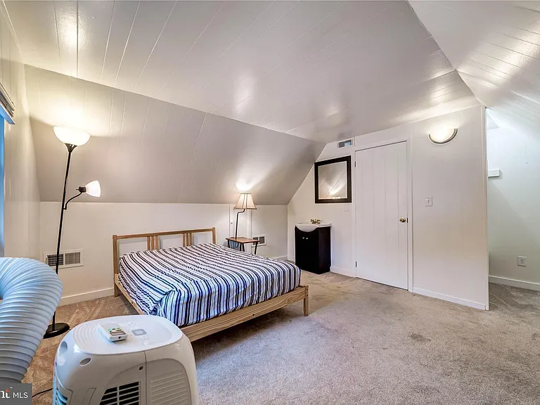 2425 Fort Dr — Photo 14