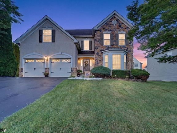 2nd image of 24 Lauren Ln