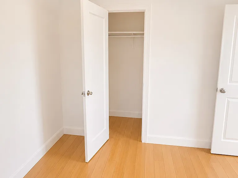 2531 Hillcrest Dr #2533-1/2 — Photo 8