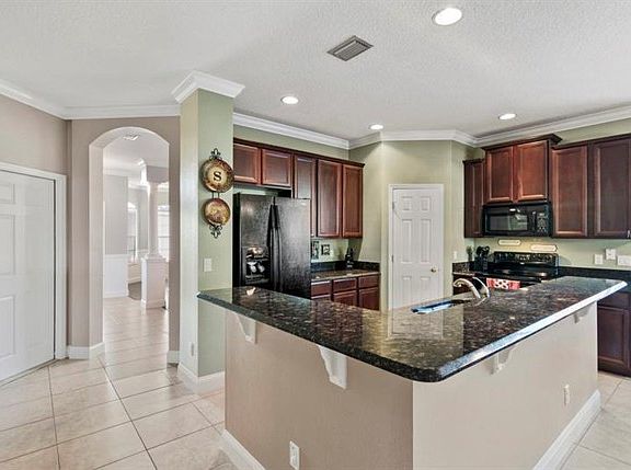 3rd image of 843 Meadow Glade Dr