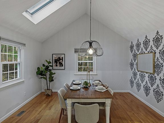 3rd image of 5 Aspen Cir