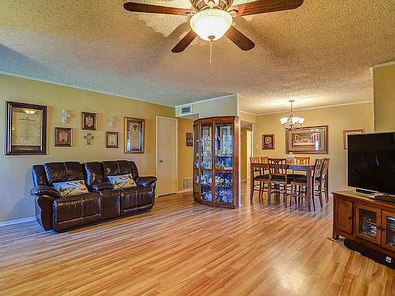 3rd image of 1901 Skylark Dr