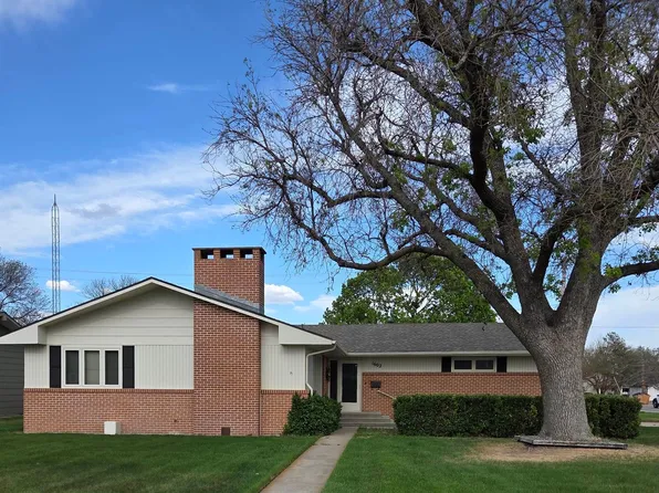 1602 Little Sioux Ln, Cozad, NE 69130