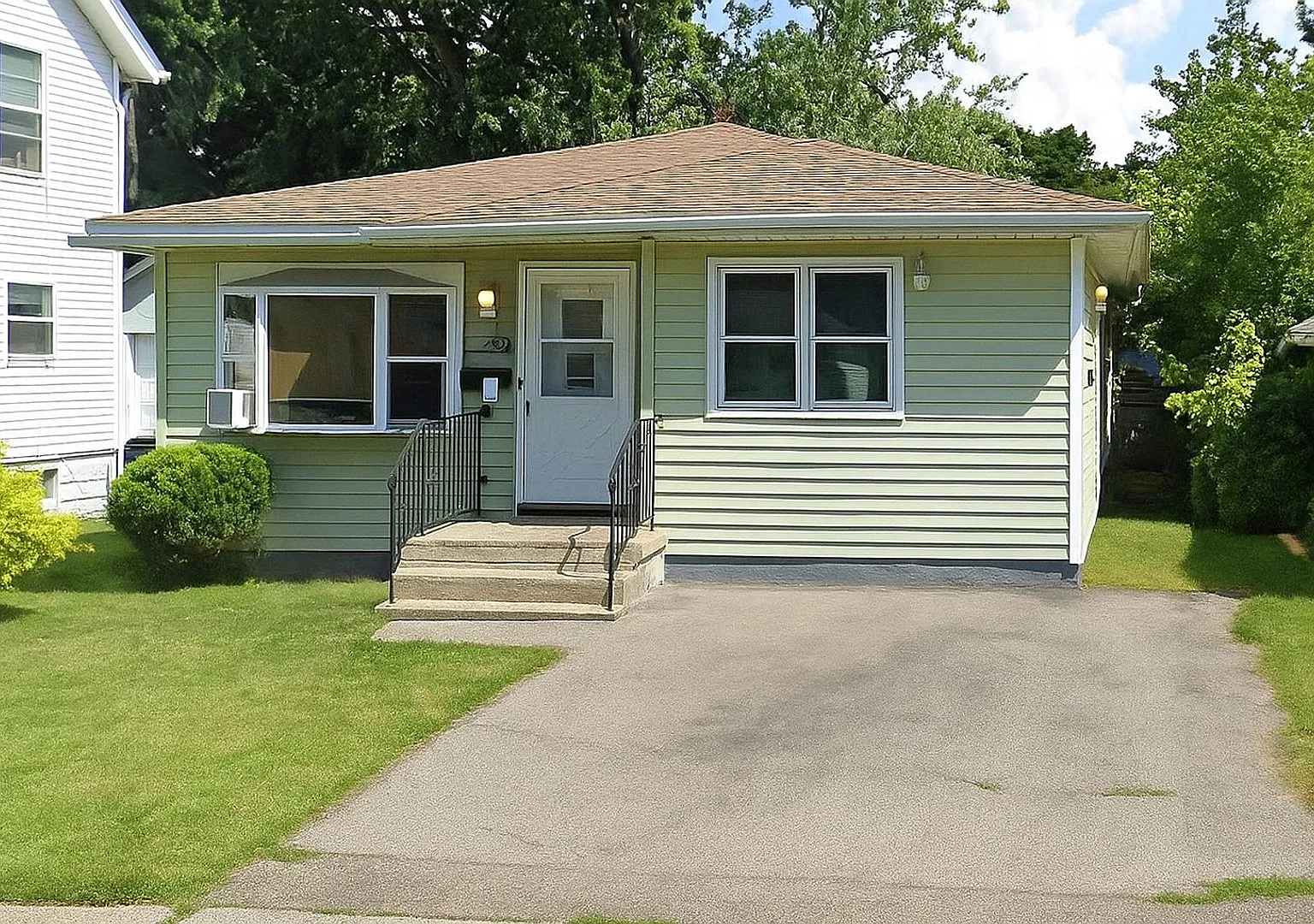 Move-in Ready Single Family Home For Rent - 254 Ernst Street, Rochester — Photo 1