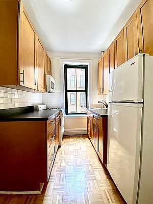 4th image of 539 E 78th St APT 4F