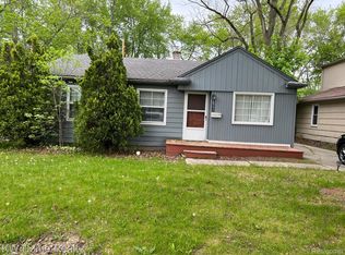 15771 W Forteen Mile Rd, Beverly Hills, MI 48025