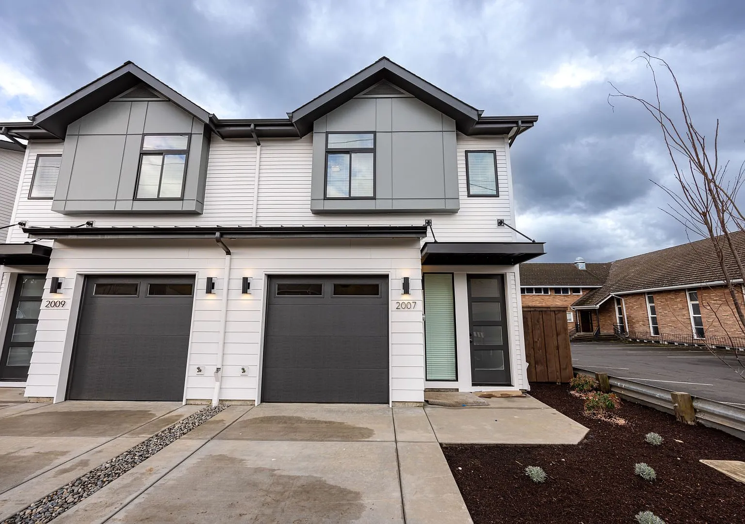 Built in 2024 - 3 bedroom with loft/office & AC — Photo 1