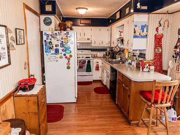 5th image of 1046 E Guinevere Street