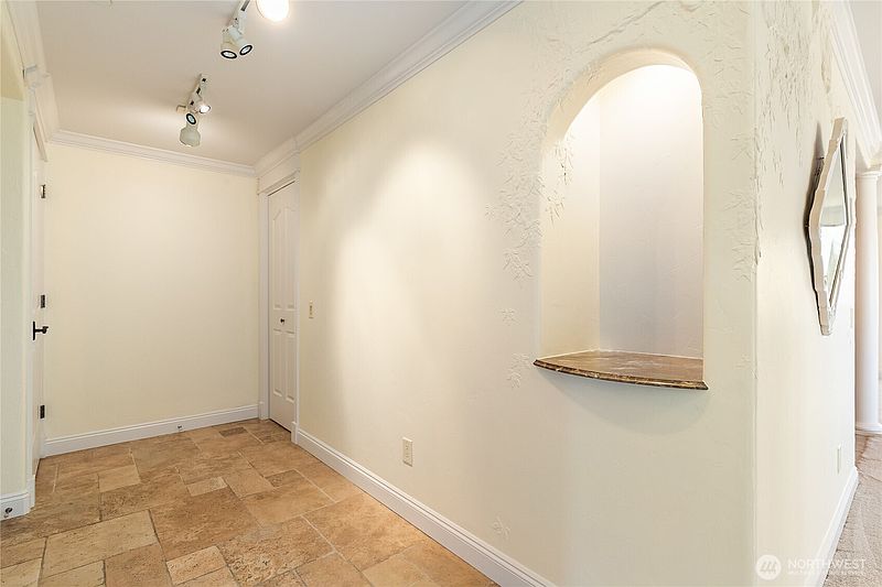 5th image of 1301 W Holly Street #302