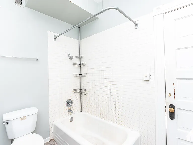 907 W Addison St #2 — Photo 12