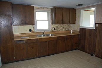 3rd image of 5429 Raymond Ave
