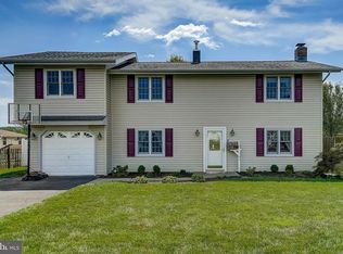 46 Turf Rd, Levittown, PA 19056
