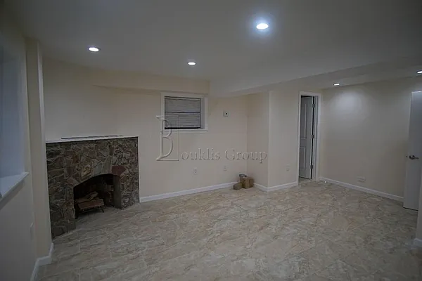 Rented by Bouklis Group | media 16