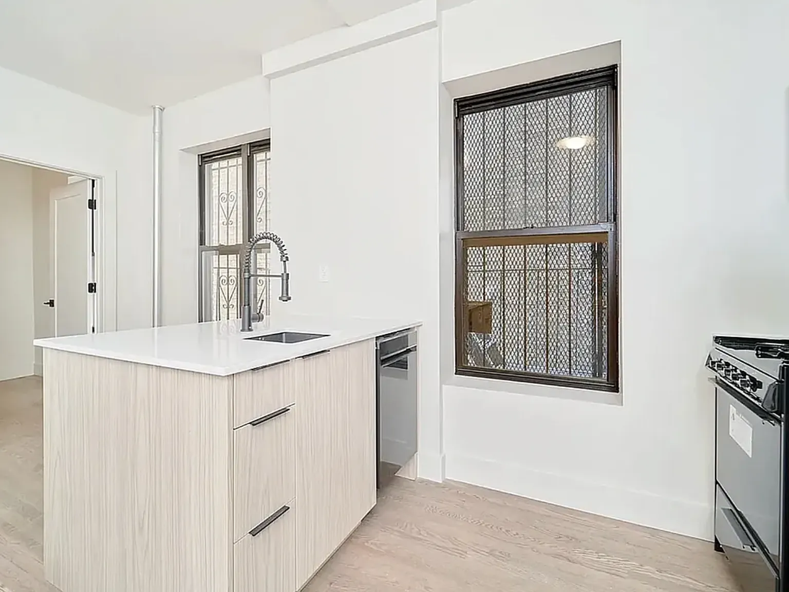208 East 6th Street — Photo 3