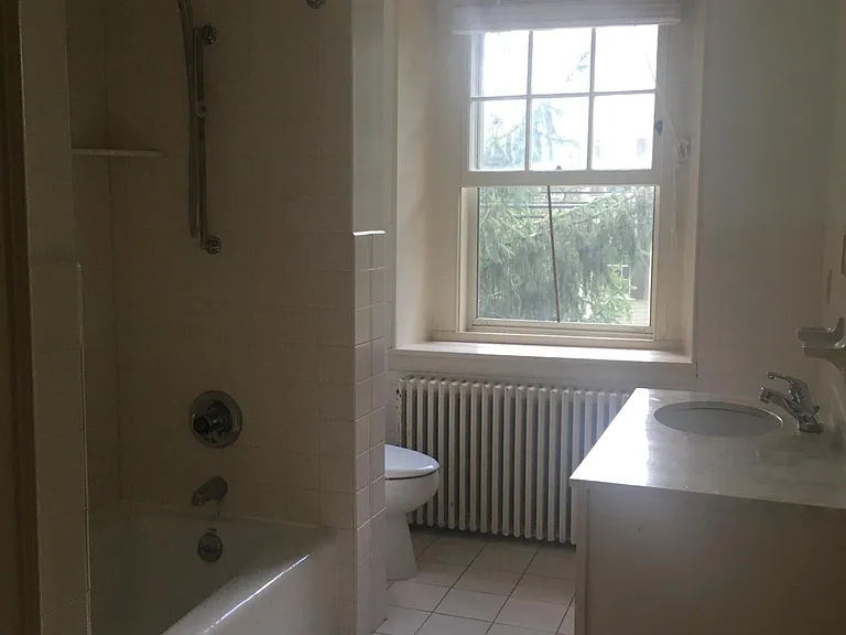 Kids bath, 2nd floor