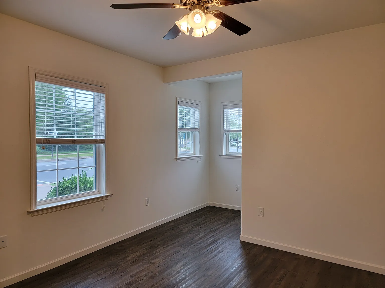 1 bed, 950 sqft, $1,595 — Photo 2