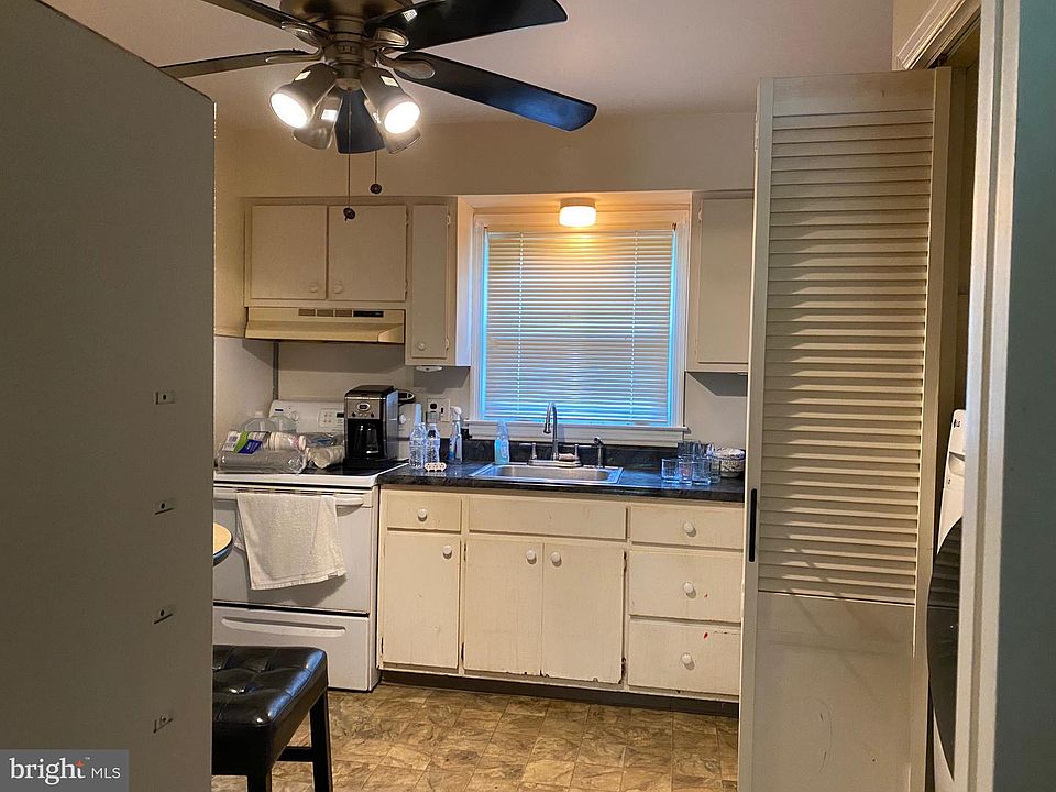 2nd image of 1541 1st Ave