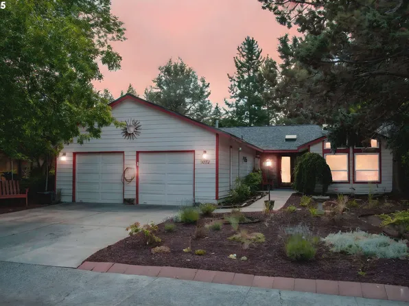 1032 SE Teakwood Dr, Bend, OR 97702