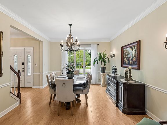 5th image of 687 Rose Ln