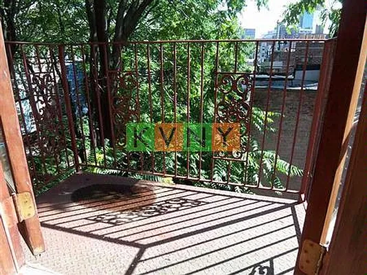 Rented by KVNY Soho | media 41