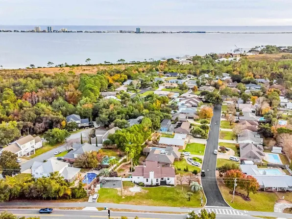 501 Shoreline Dr, Gulf Breeze, FL 32561