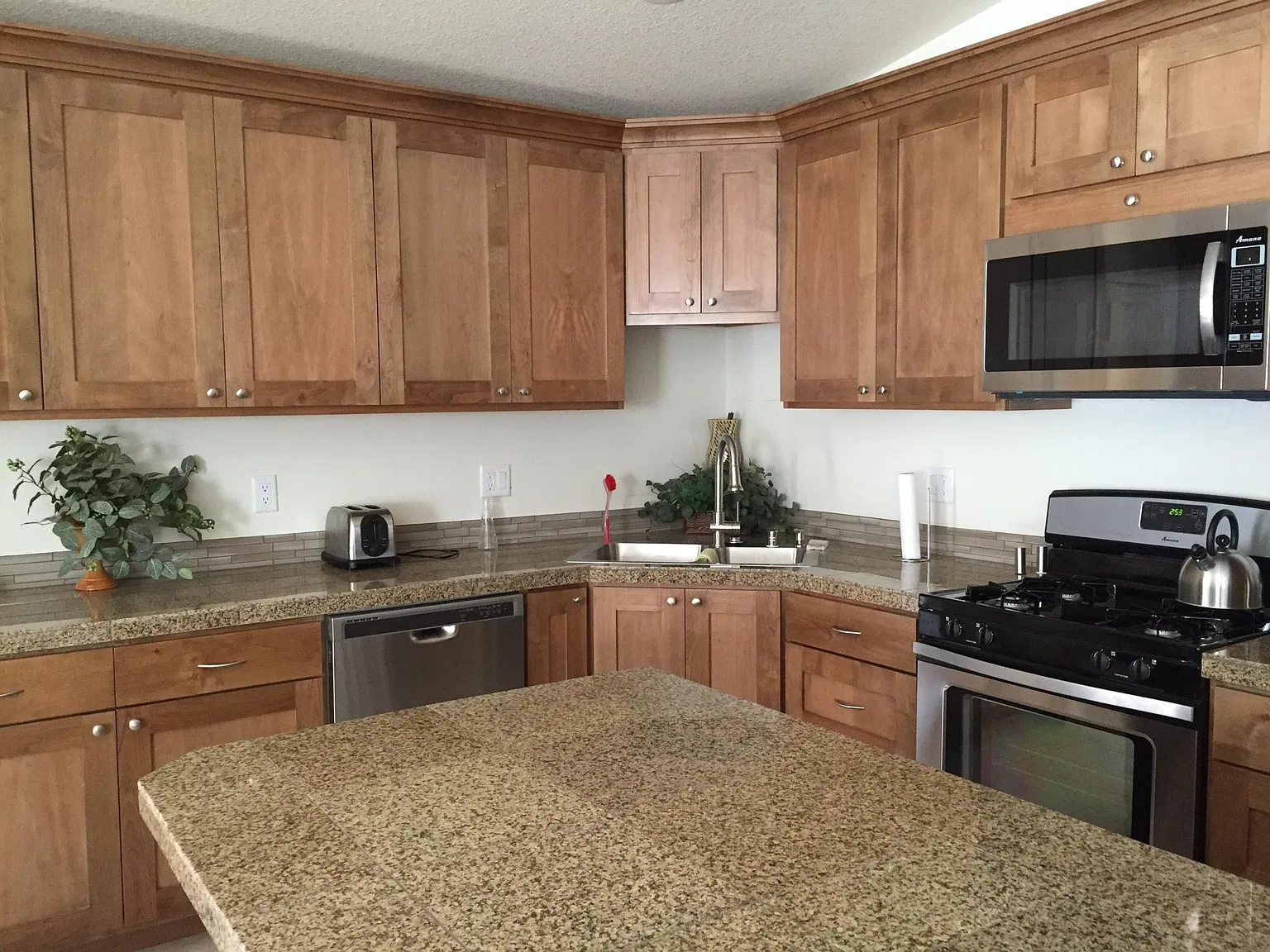 810 S Golden Ave — Photo 3