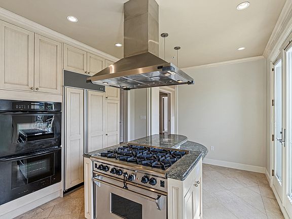 5th image of 3439 Sacramento St APT 203