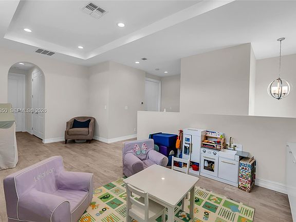 4th image of 8915 Watercrest Cir W