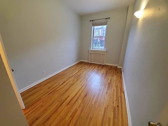 5th image of 21 W 74th St APT 4B