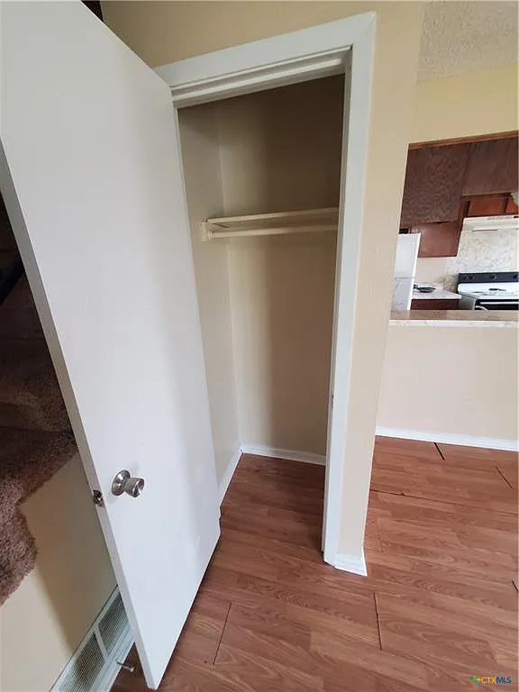 2 bed, 1.5 bath, 1000 sqft, $925 — Photo 4