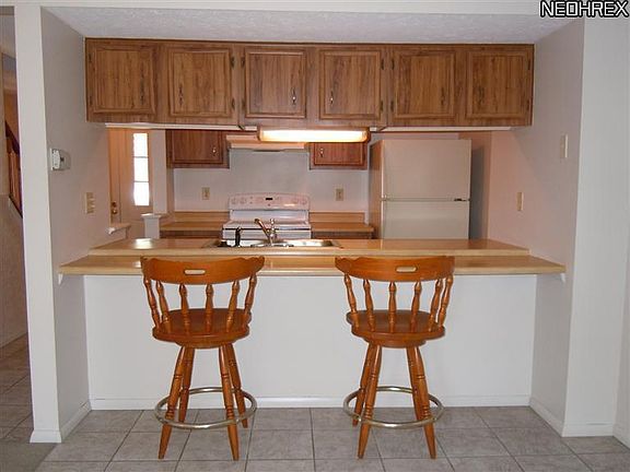 5th image of 4757 Ledgewood Dr Unit 8A