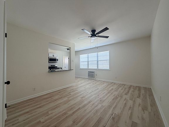 3rd image of 220 N Fillmore St #6