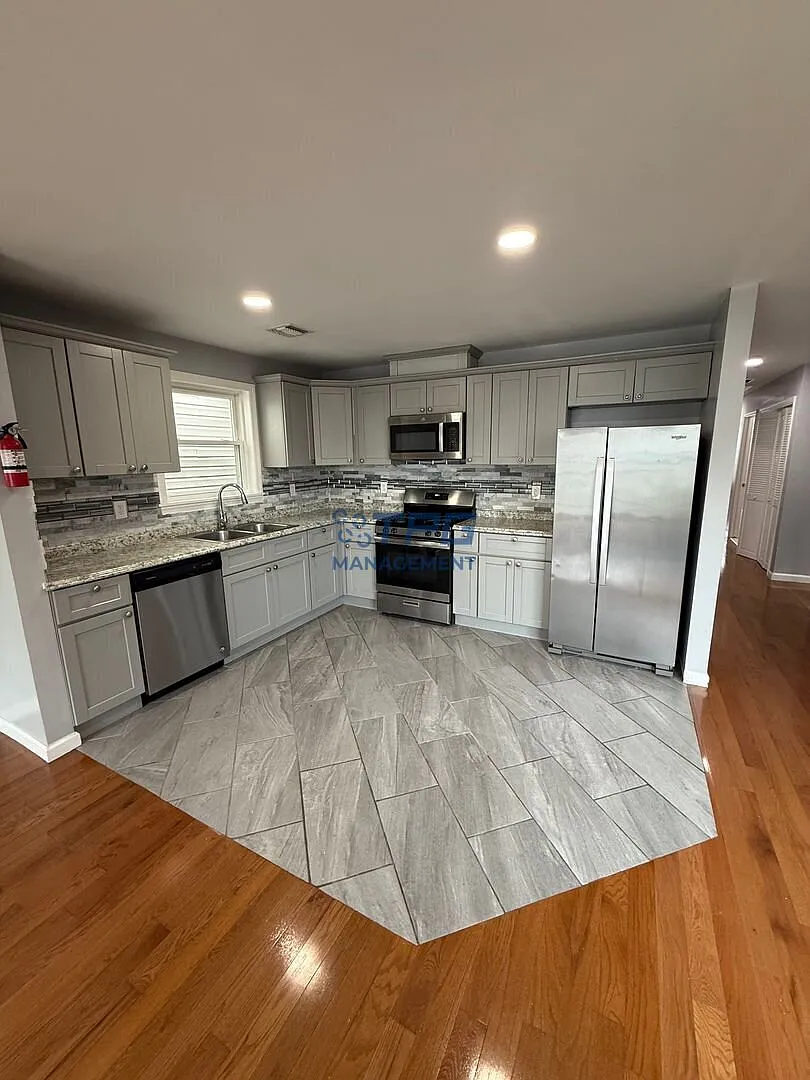 3 bed, 2.0 bath, 1500 sqft, $2,500 — Photo 3