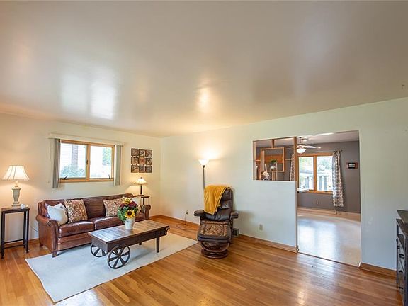 5th image of 458 Brian Dr