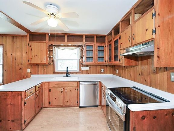 4th image of 18 Old Farm Rd