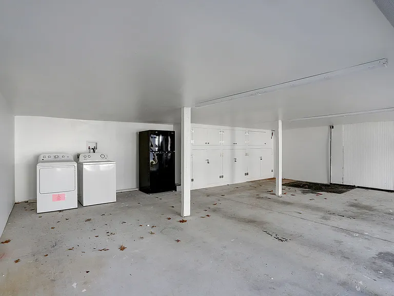 This washer & dryer are shared between the three tenants of Building 2.