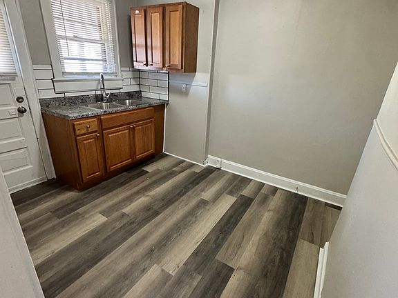 2nd image of 536 S Richardson Ave