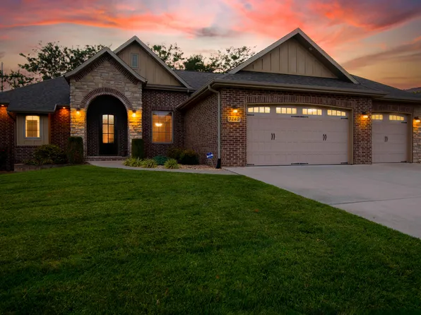 3249 S Victoria Avenue, Springfield, MO 65809