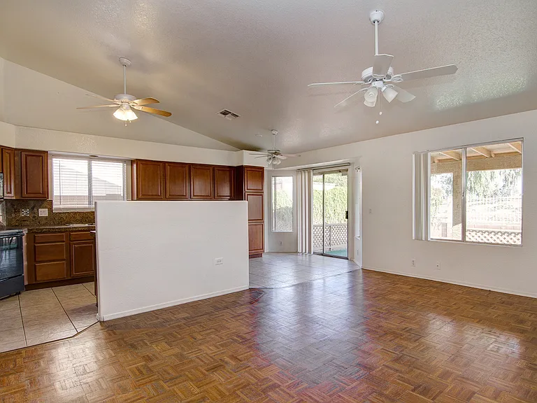 Palo Verde Homes - 6607 89th Ave — Photo 10