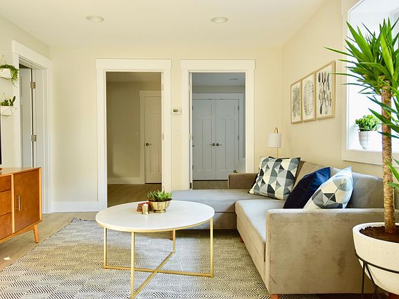 5th image of 5629 12th Ave NE Unit B