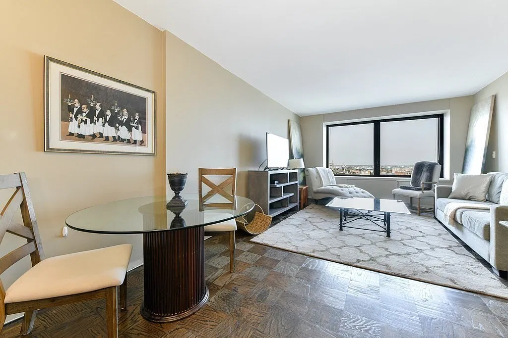 85 E India Row — Photo 4