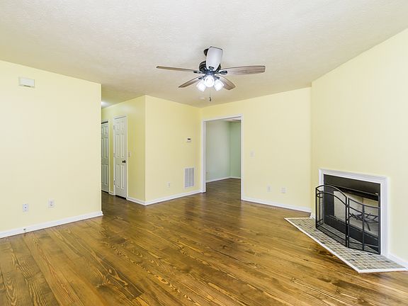 3rd image of 6781 Creeks Edge Ct