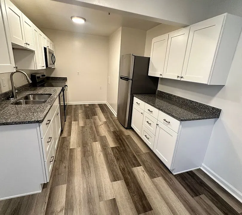 101 Collegiate Ct #5