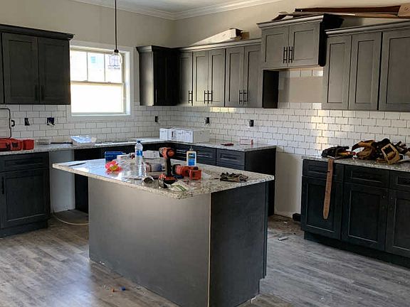 4th image of 112 Locust St