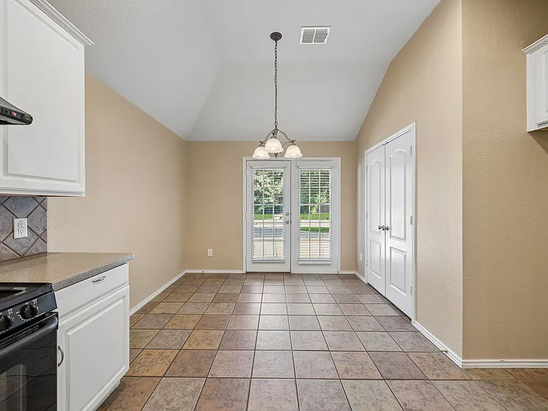 1552 Sleepy Hollow Dr — Photo 11