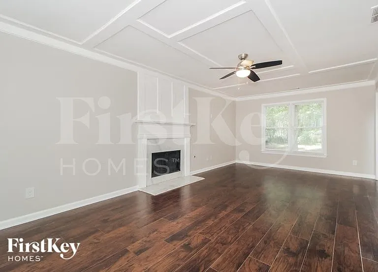 1985 Castle Royale Dr — Photo 2