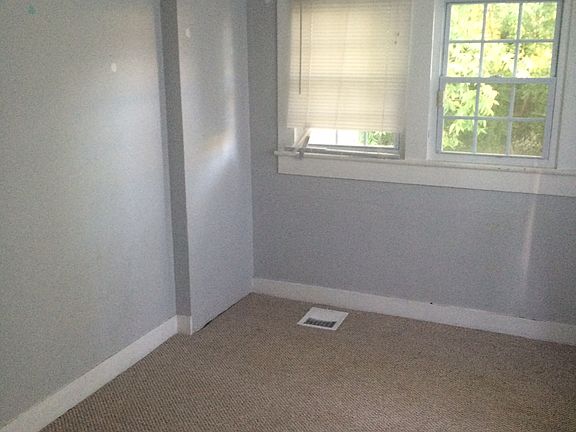 4th image of 300 W Oldham Ave