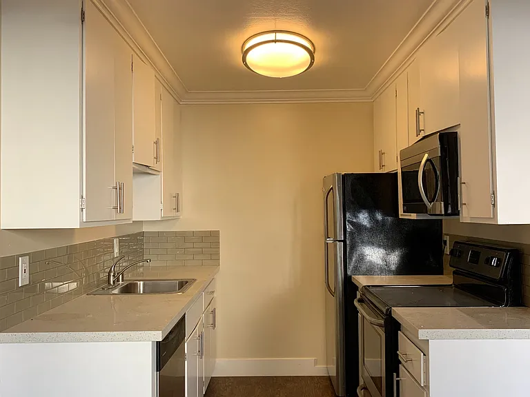 72 E 39th Avenue — Photo 5